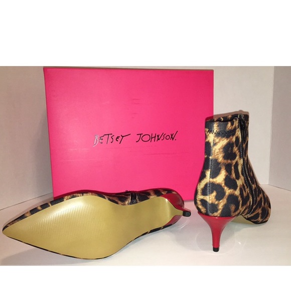 Betsey Johnson NIB Leopard Print Booties Sz 7.5 - Picture 5 of 8